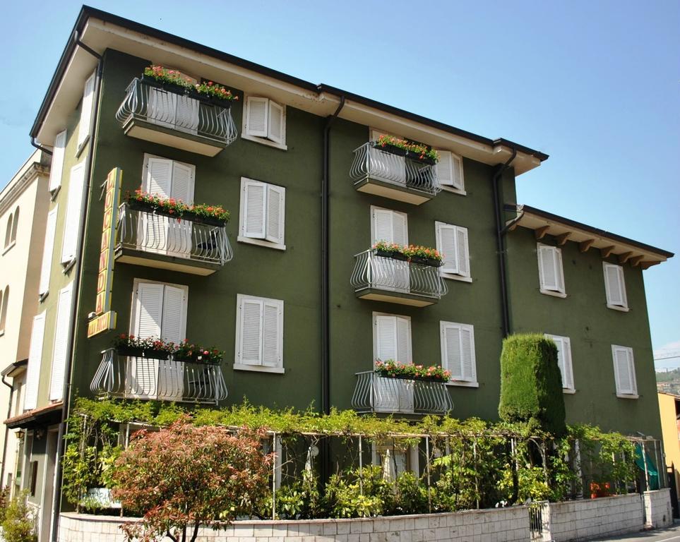 Albergo Alla Rocca Garda  Exterior photo