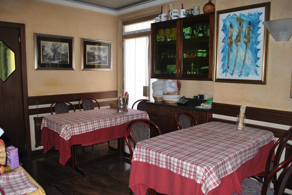 Albergo Alla Rocca Garda  Exterior photo